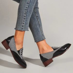 Fashion Flat Shoes with Square Heel and Plaid Accent