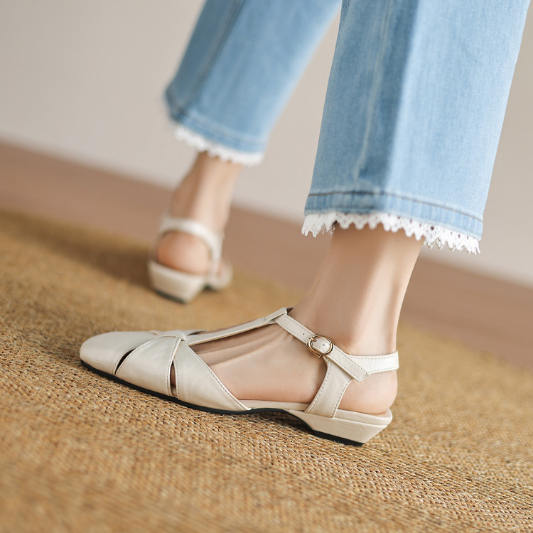 Women's Closed Toe Sandals with Chunky Mid Heel - Image 2
