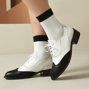 Fashion Flat Shoes with PU Upper and Square Mid Heel